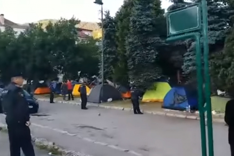 Migranti izmješteni iz Sarajeva u Izbjeglički centar Salakovac