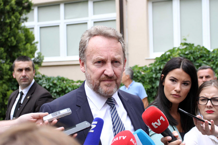 Izetbegović: I Sebija ponudila da ne učestvuje u trci za člana Predsjedništva BiH