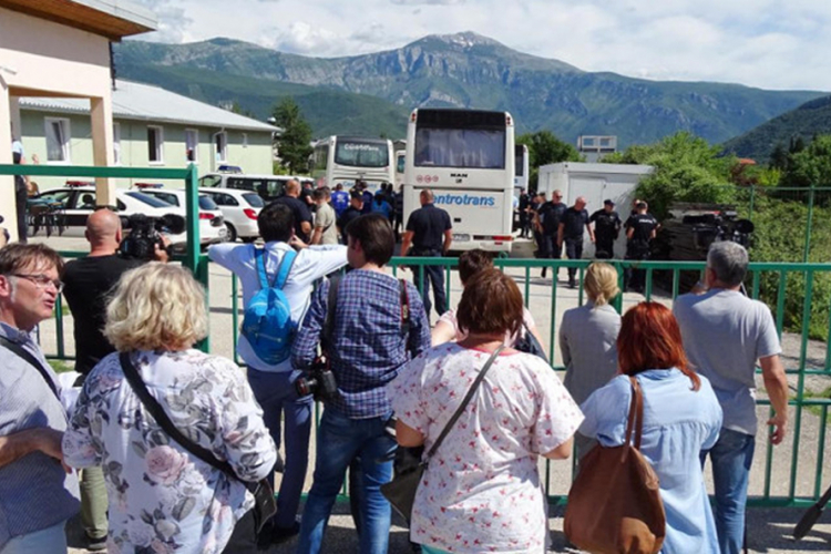 Mirno u izbjegličkom centru u Salakovcu