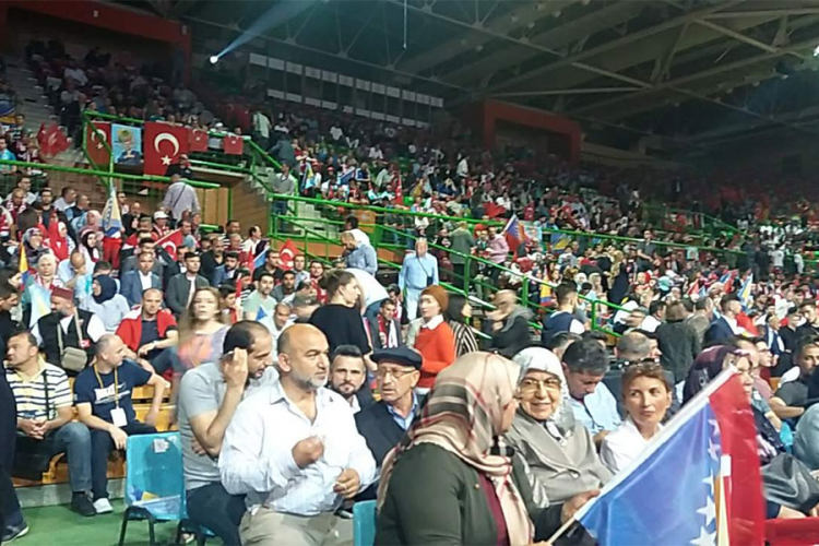 I Erdoanovo obezbjeđenje kontroliše ulazak u Zetru
