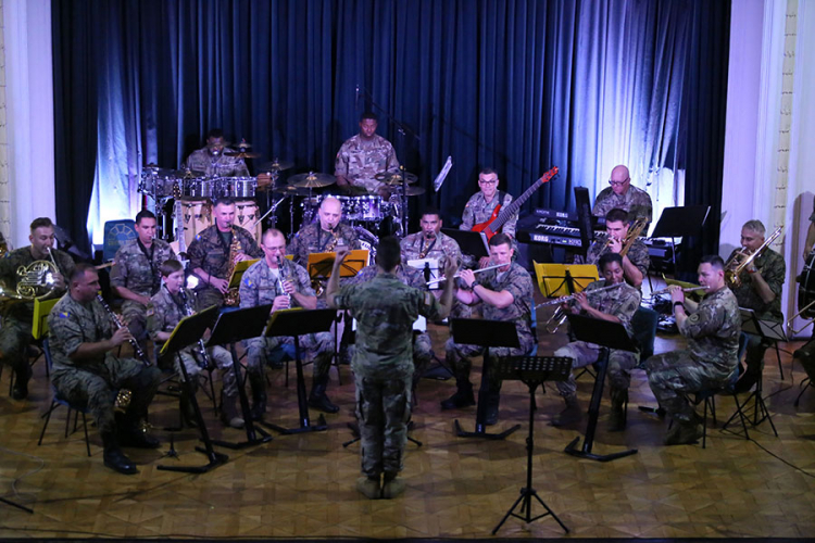 Orkestar i hor evropske komande OS SAD: Vaša muzika je fantastična