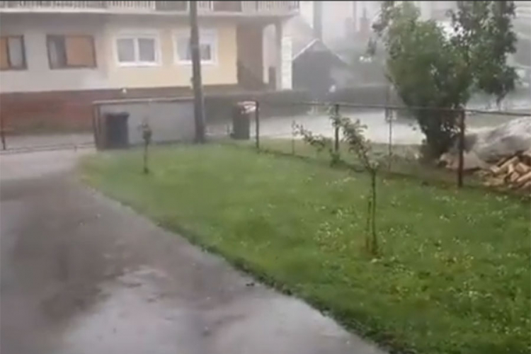 Jak grad pogodio Kozarsku Dubicu