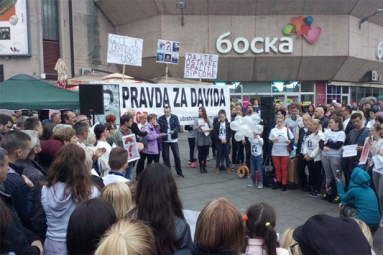 Građani i večeras na Trgu traže "Pravdu za Davida"