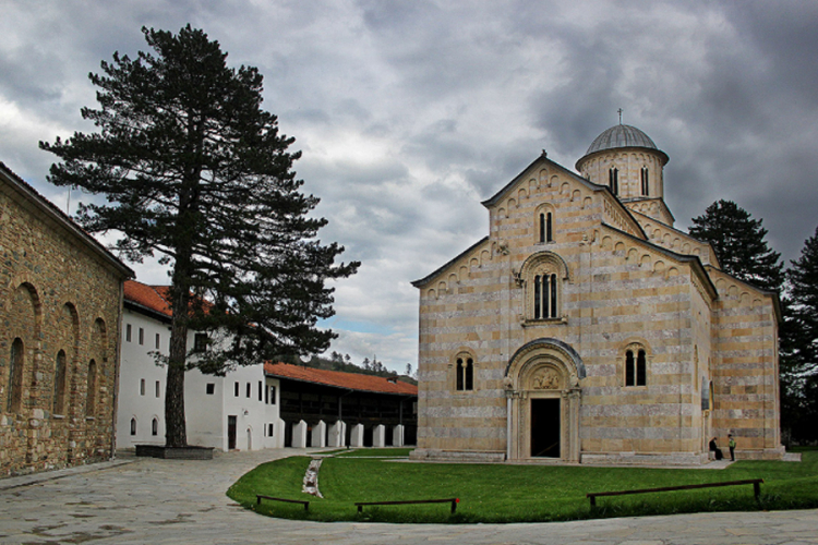 Eparhija raško-prizrenska: Vlada Kosova ugrožava Visoke Dečane