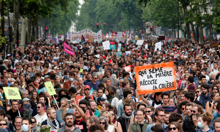 Novi protesti protiv Makrona, hiljade ljudi na ulicama