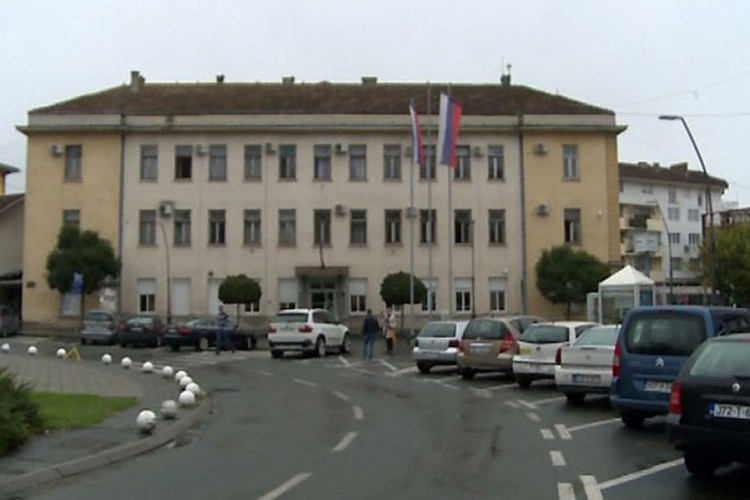 Opštinski kombi i dalje vozi đake na nastavu