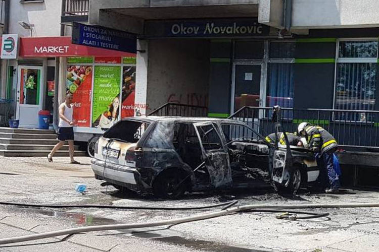 Istrčale iz golfa pa ga progutala vatra