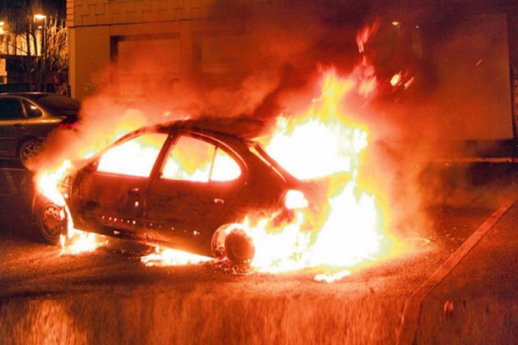 U tri požara izgorjela četiri automobila