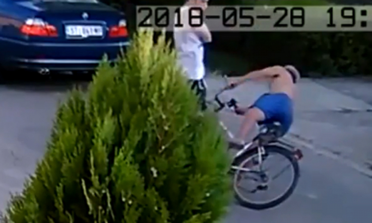 Snimak brutalnog napada na starca zgrozio Srbiju (UZNEMIRUJUĆE)
