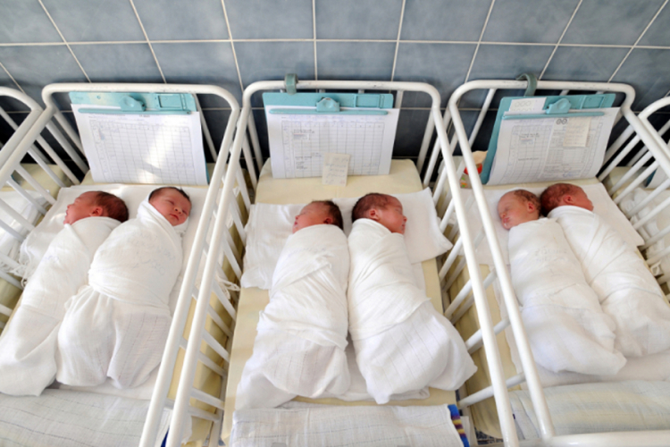 Nakon 20 godina saznali da su im zamijenili bebe u bolnici