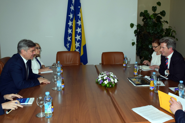 Zvizdić sa Fergusonom: Rješavanjem upitnika okončan najsloženiji korak ka EU