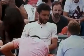 Urnebesno: Teniser i fizioterapeut uhvaćeni u "oralnom seksu" na Rolan ...