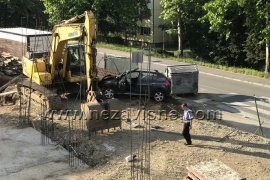 Sletio s puta pa završio u gradilištu