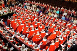 Britanski parlament zabranio lordovima da spavaju i viču