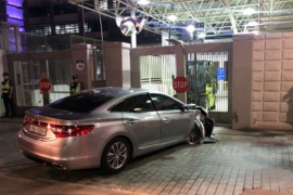 Automobilom se "zakucao" u ambasadu SAD u Seulu