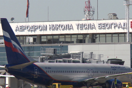 Avion zbog agresivnih putnika prinudno sletio