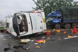 U sudaru autobusa i kamiona poginulo 18 osoba
