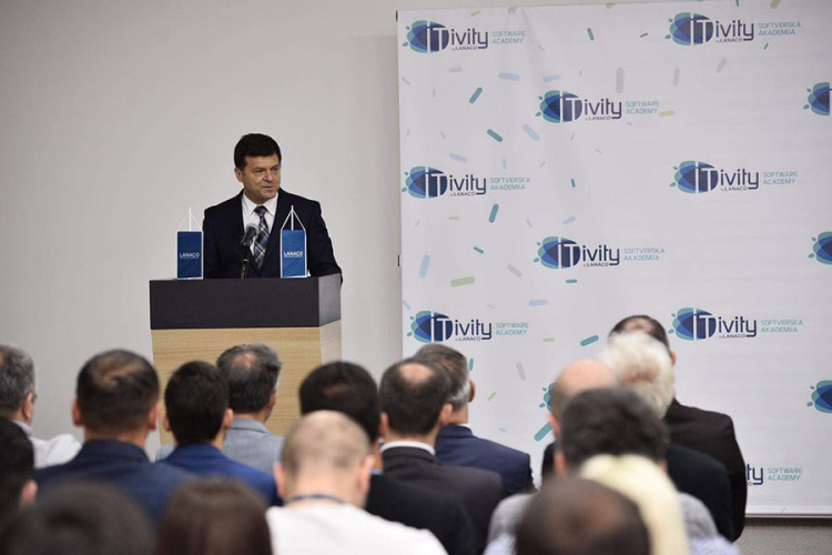 Naći sponu između privatnog i javnog sektora