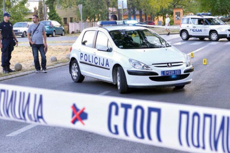 Žena poginula, tri osobe povrijeđene u lančanom sudaru