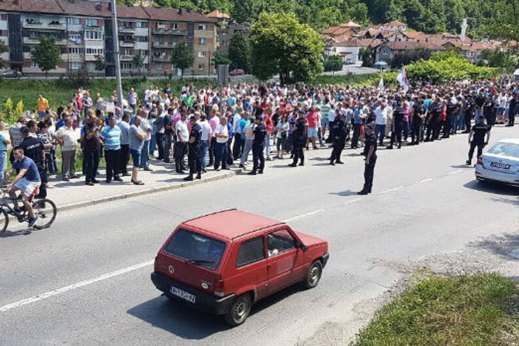 Malinari prekinuli protest