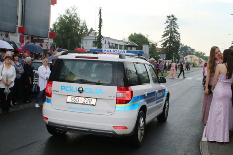 Učenik pretukao profesora na maturi