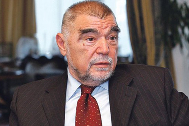Mesić: Moram razmisliti o kandidaturi protiv Kolinde