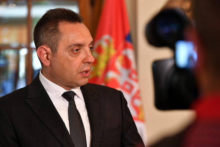 Vulin: Na sreću Srbije vodi je Vučić, ne Janukovič