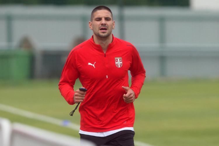 Mitrović spustio Šaćiriju zbog provokacije sa zastavom Kosova