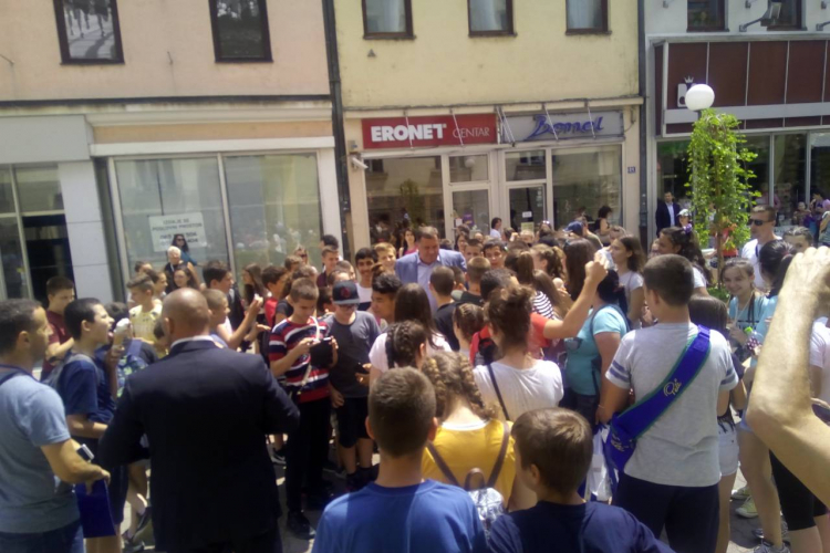 Učenici okupirali predsjednika RS
