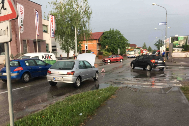 Blokiran saobraćaj u Trnu