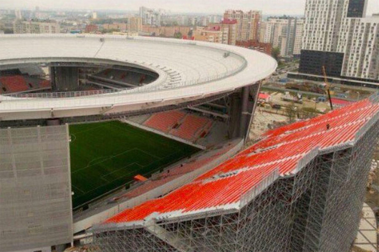 "Debitovala" i tribina van stadiona