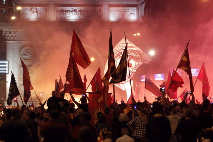 Protesti u Skoplju, povrijeđeno sedam policajaca
