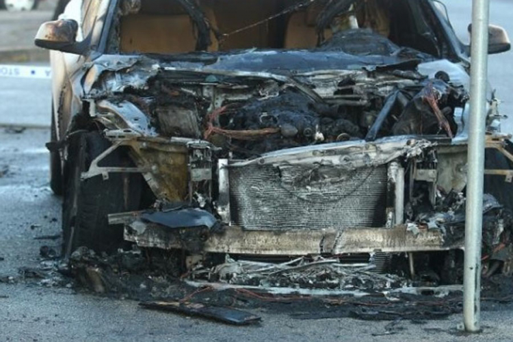 Gorio audi, policija utvrđuje uzrok