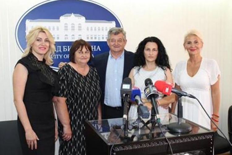 Priznanja majkama sa osmoro djece