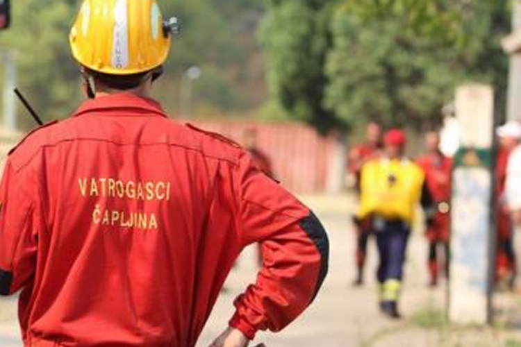 Vatrogasci i GSS-ovci spasili muškarca koji je pokušao da se ubije