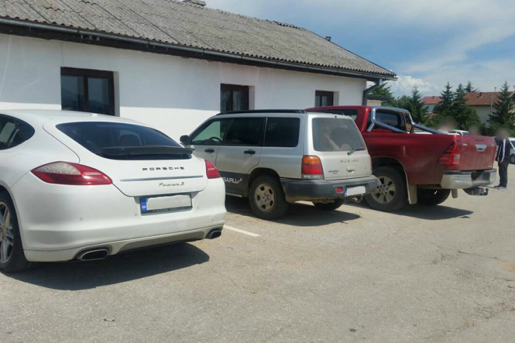 I bivši direktor šumarije u kolu sa šumokradicama