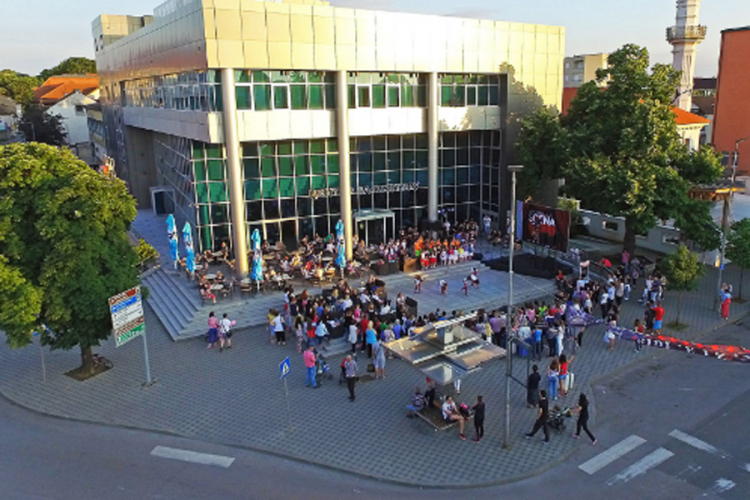 Koncert Crvene jabuke na početku "Otvorene scene"