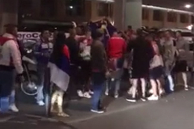 Sukob Srba i Albanaca u Cirihu, zapaljena zastava Kosova