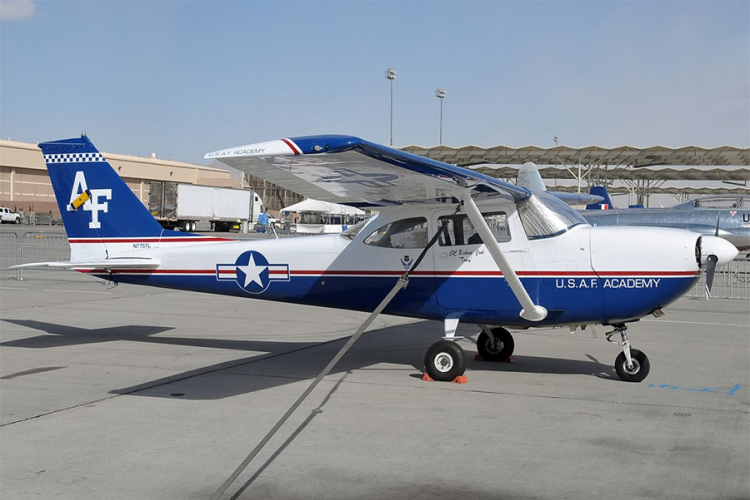 Srušio se mali avion, dvije osobe poginule