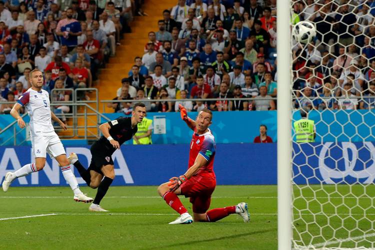 Golom Perišića u 90. minutu Hrvatska stigla do treće pobjede