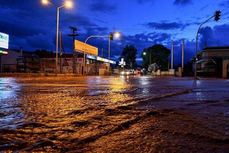 Poplave u Grčkoj, blokiran autoput Atina-Korint