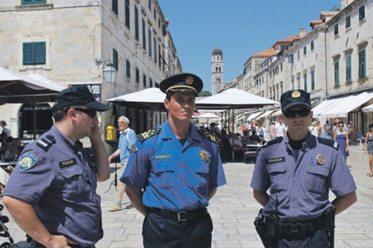 Crnogorski policajci na hrvatskom primorju