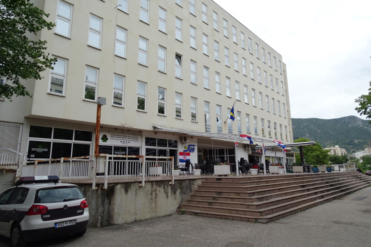 Na zgradi Vlade Federacije BiH u Mostaru zastave Hrvatske