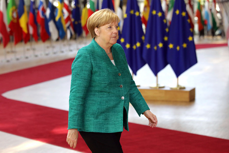 DW: Spasavanje kancelarke Merkel