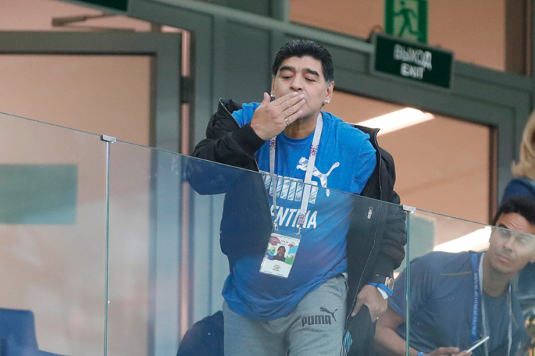 Maradona nudi 10.000 dolara za snimak na kom umire