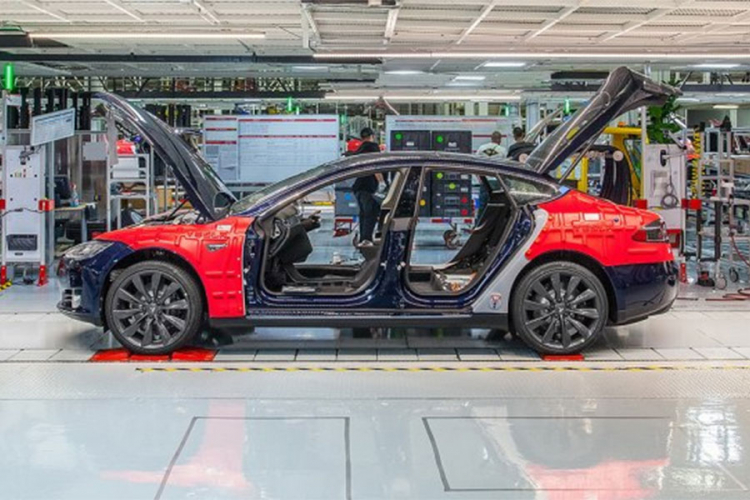 Kupci bi mogli da "pomognu" u proizvodnji Tesla vozila