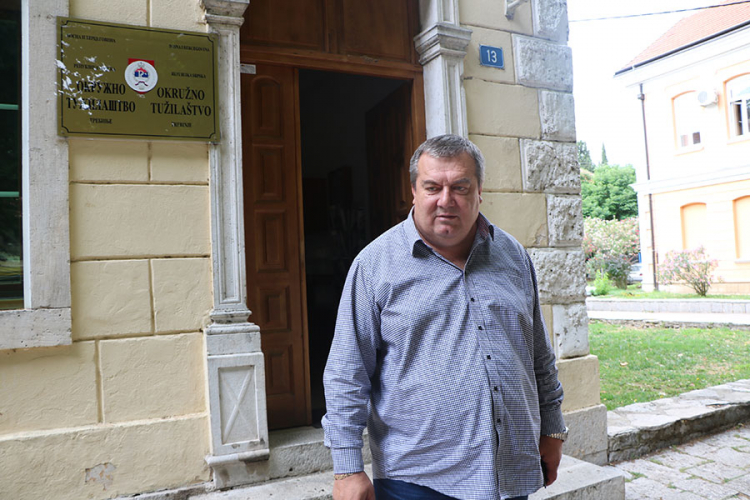 Prekinuti lakrdiju iz bilećkih skupštinskih klupa