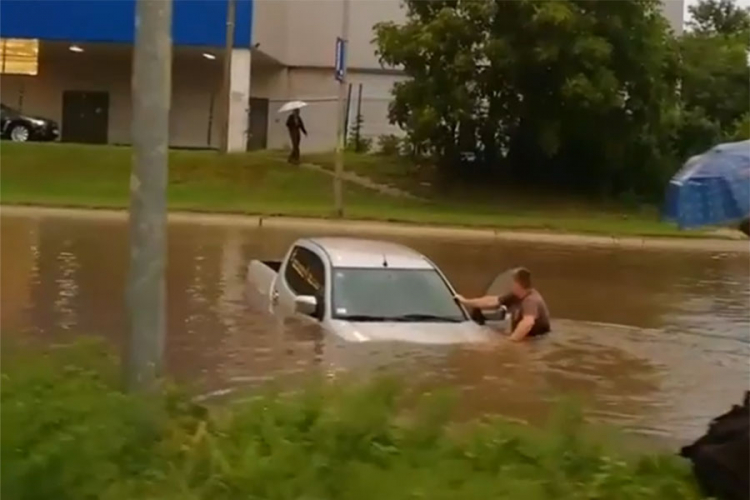 Olujno nevrijeme i bujice pogodili više dijelova Srbije