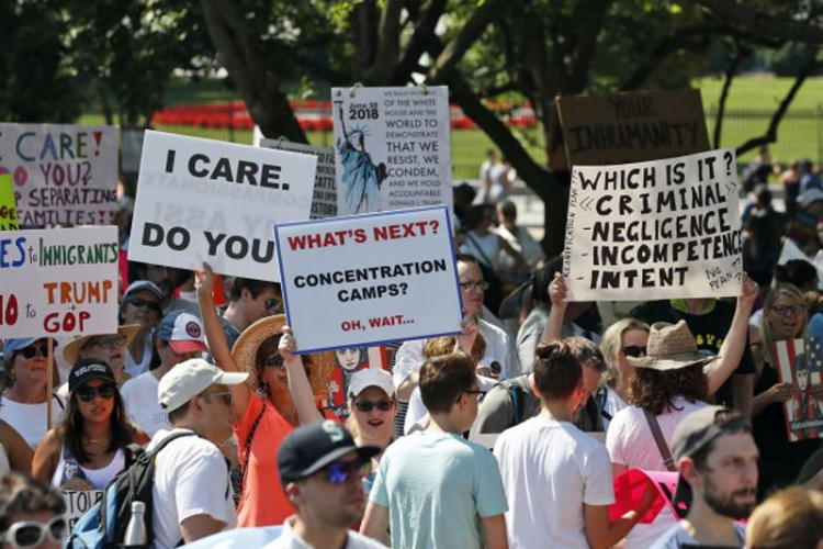 Hiljade Amerikanaca na protestima: "Šta je slijedeće, logori?"