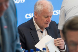 Zehofer ponudio ostavku, traži oštriju politiku prema migrantima